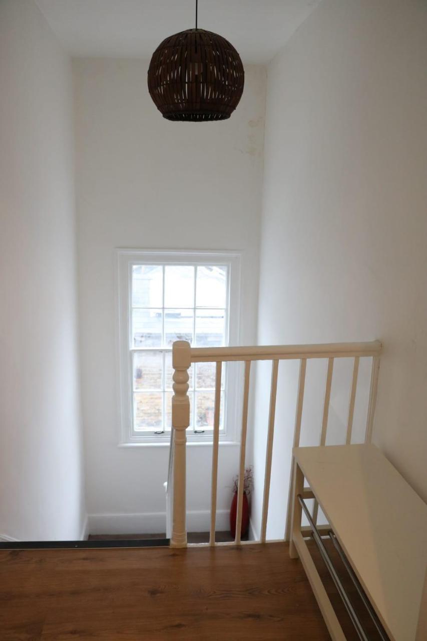 Victoria Style Flat Near Victoria Station Daire Londra Dış mekan fotoğraf